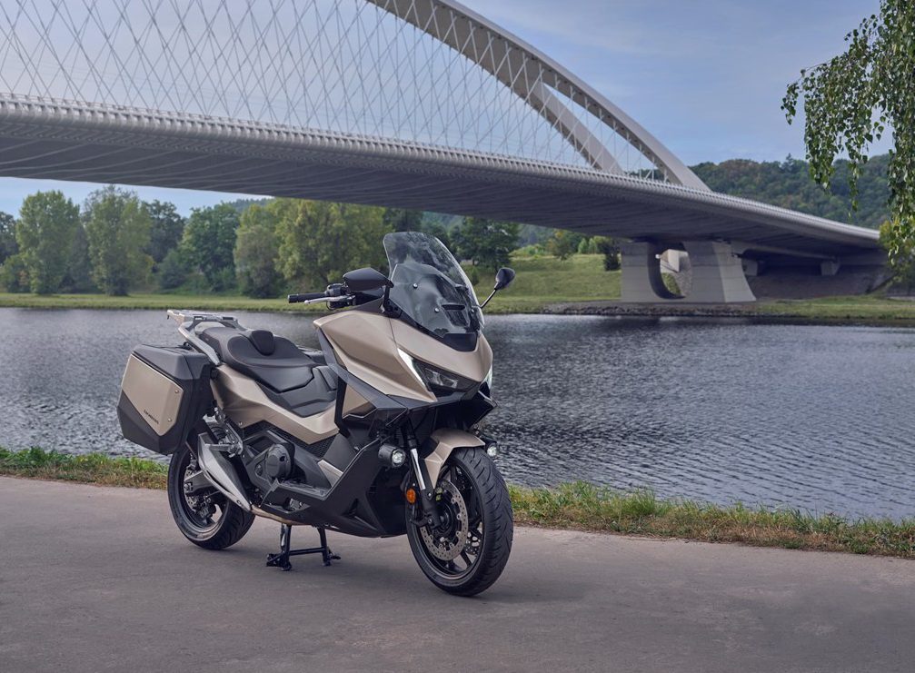 25YM Honda Forza 750